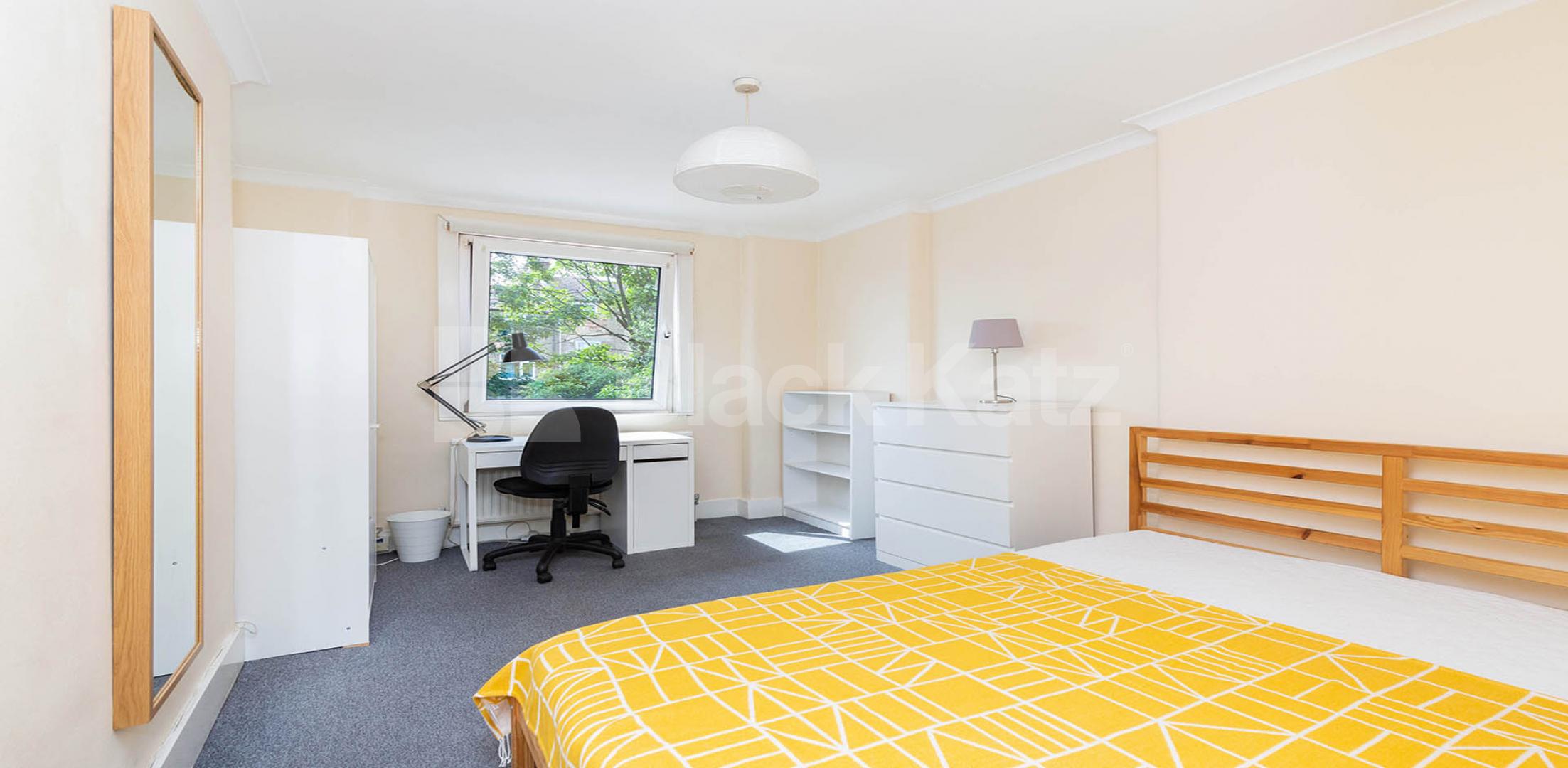 			6 Bedroom, 3 bath, 2 reception House			 Duckett Road, HARRINGAY - HORNSEY